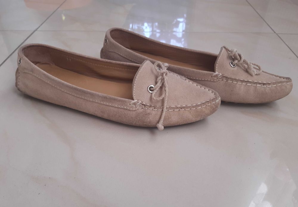 Beżowe markowe mokasyny Car Shoe 37