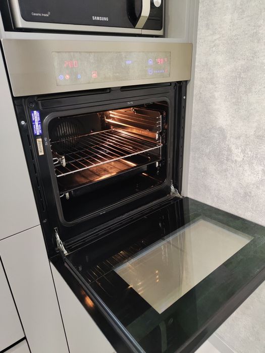Вбудована духова шафа Hotpoint Ariston в чудовому стані