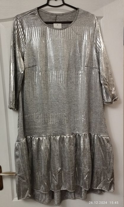 Блискуча жіноча сукня батального розміру