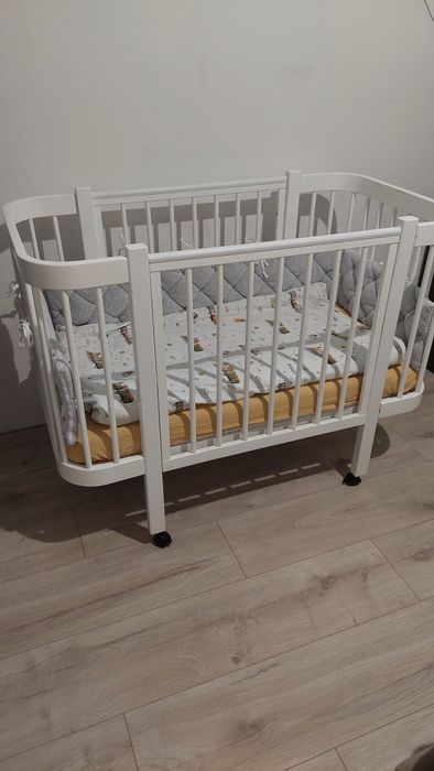 Дитяче ліжко з маятником