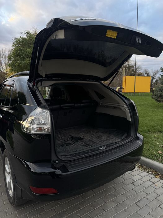 Lexus автомобіль