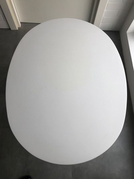 Кофейний столік на деревьяній ножцв