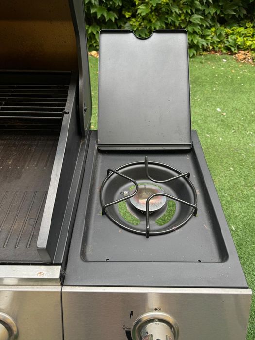 Grill gazowy – bardzo dobry stan, gotowy do użytku