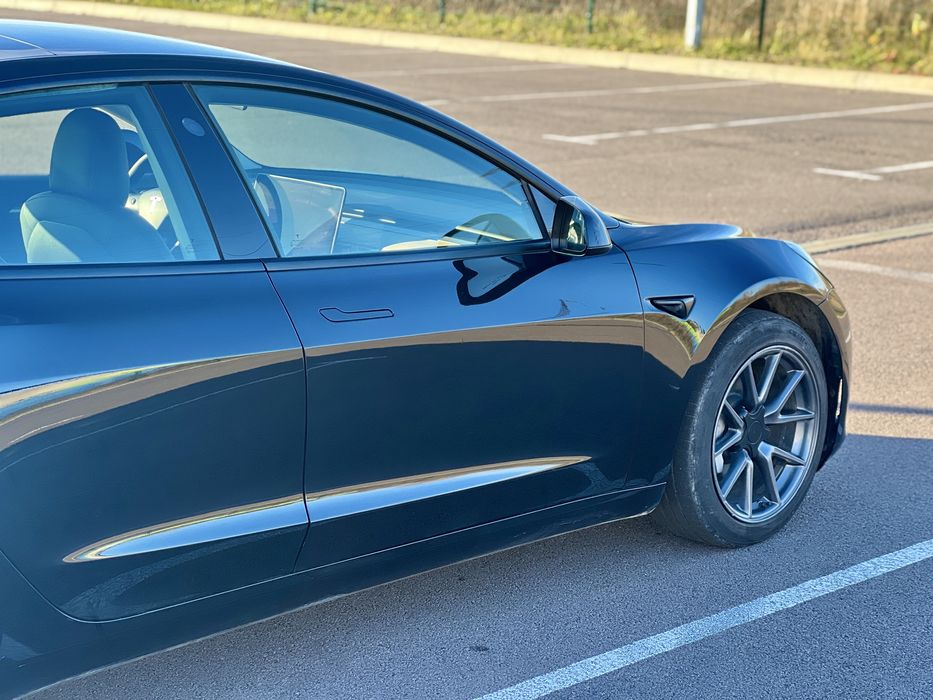 Tesla model 3 LFP 2022 14 тис ки