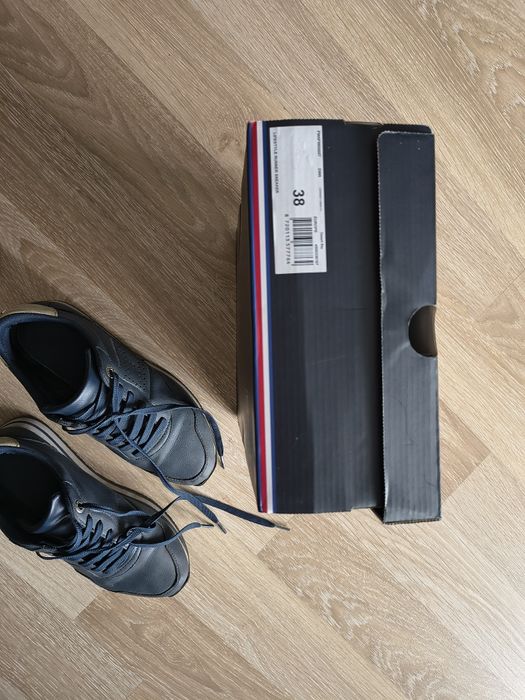 Buty Tommy Hilfiger rozm.38. granatowe