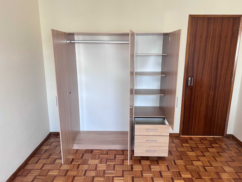 Roupeiro quarto bom estado