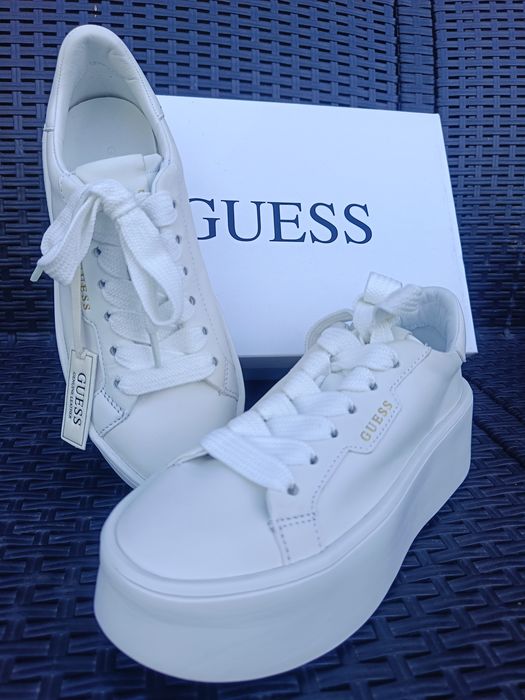 Guess Sneakersy Marilyn FL6MRI LEA12 Biały
