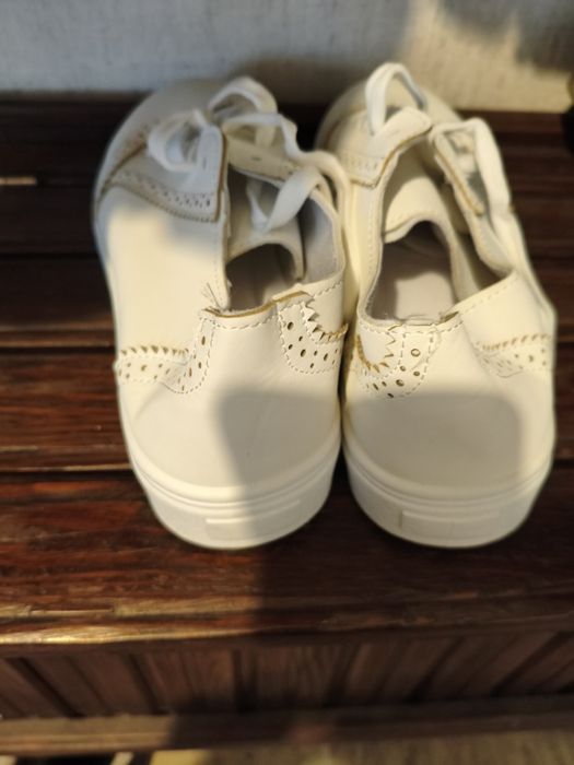 Sprzedam buty sneakersy