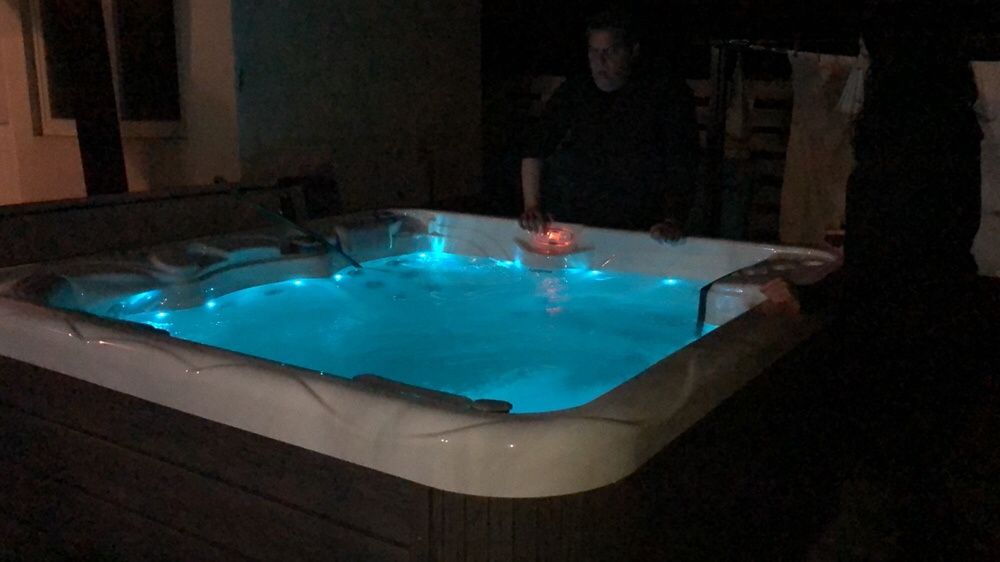 Spa Jacuzzi hidromassagem baixa de preços contacte-nos!