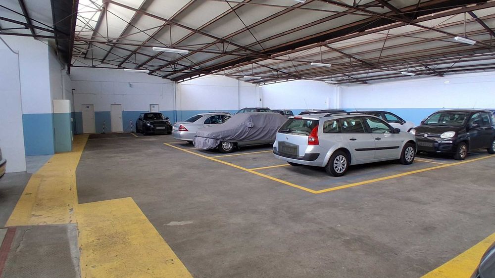 Garagem, armazém no Marquês, Porto