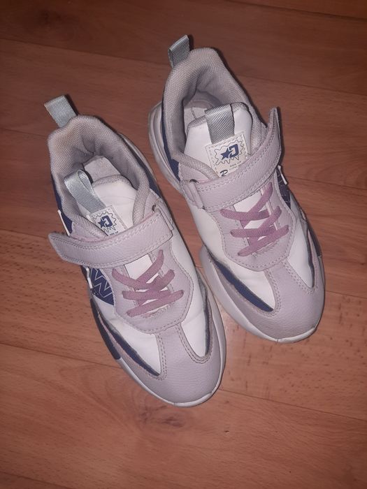 Дитячі кросівки для дівчинки