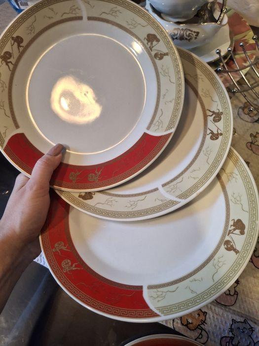 Продам тарілки  невеликим набором