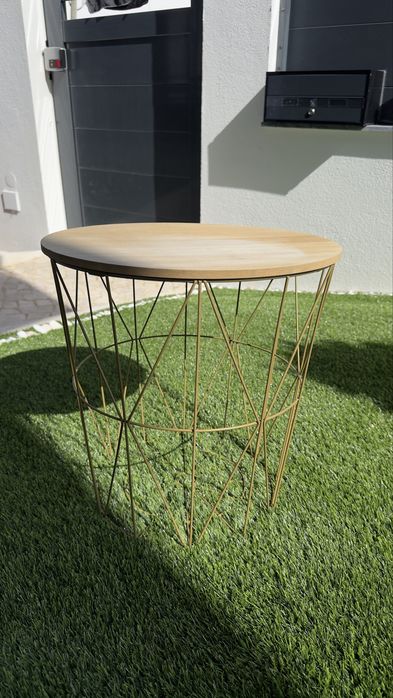 Mesa de Apoio Dourada