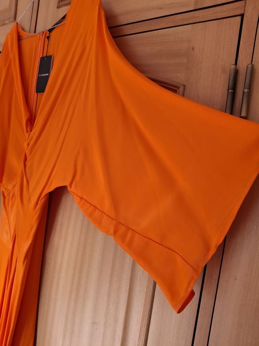 Vestido laranja de cetim Sfera, novo ainda com etiqueta