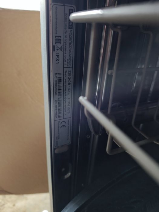 Посудомийна машина Samsung DW60M5050BB