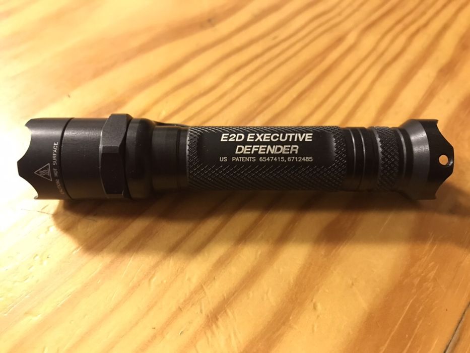 Surefire E2D Defender Lanterna LED 200 LUMEN.