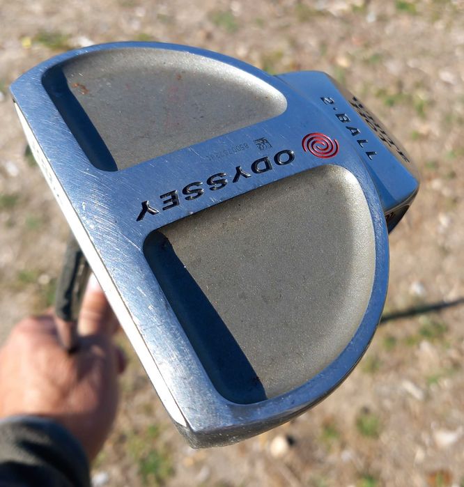 Saco de Golfe com diversos ferros e madeiras, putter e Carrinho.