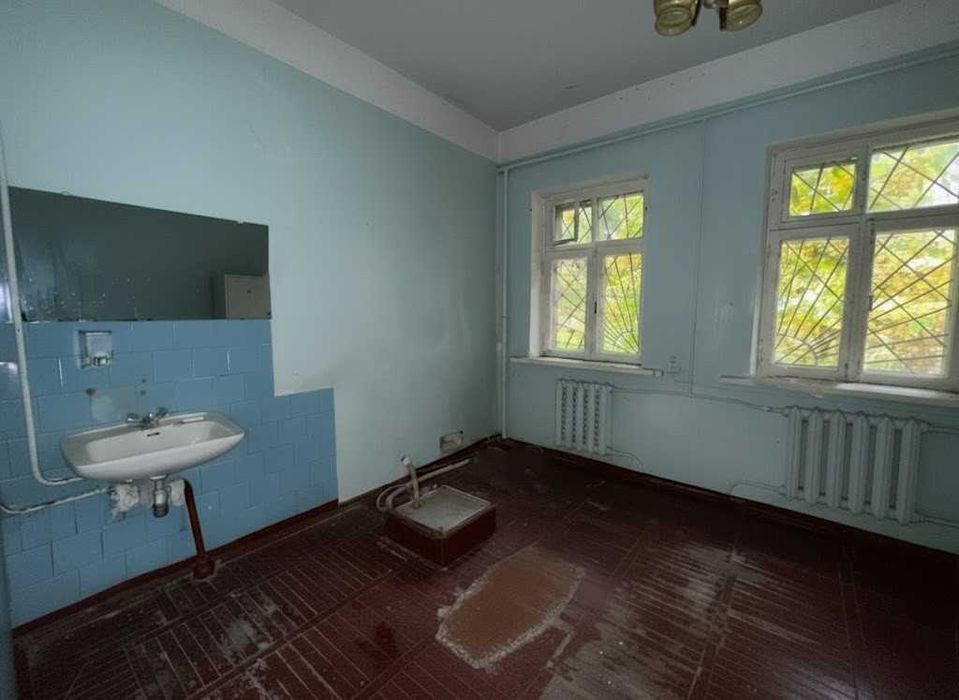 Продаж приміщення 192м². Під ремонт. Поряд озеро. Біля траси. ID:205