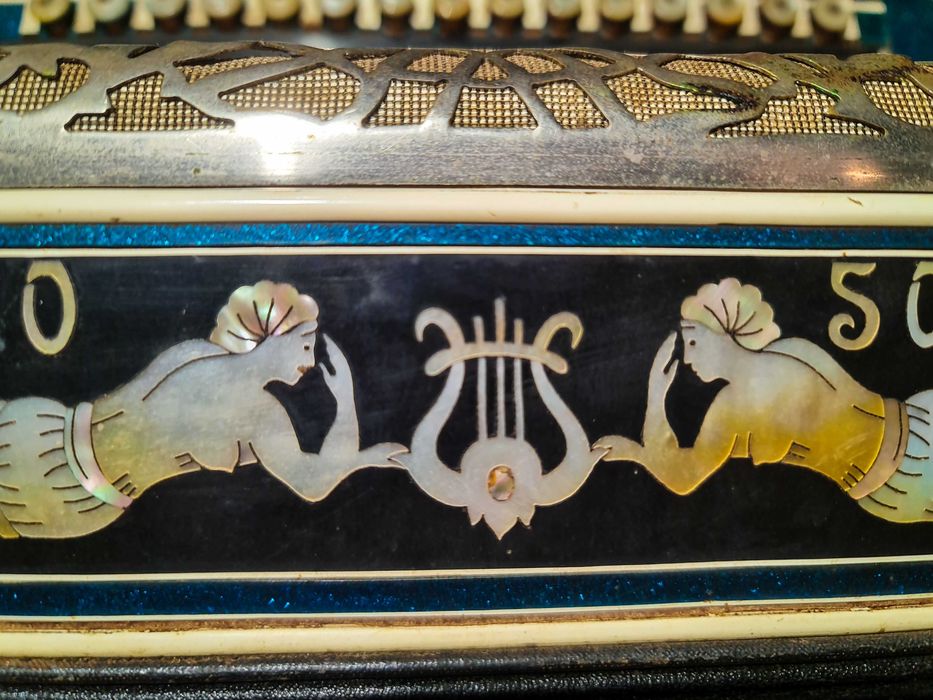 Acordeão Paolo Soprani Escala Madrepérola Metal 75 Baixos c/ Mala