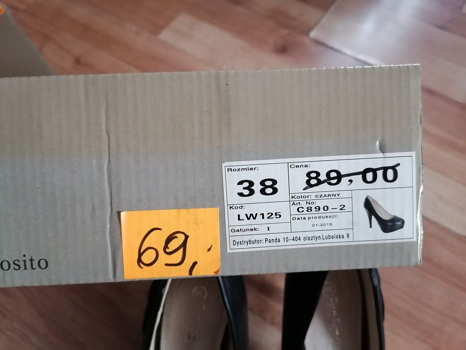 Pantofle czarne z wysoką podsuwą 38