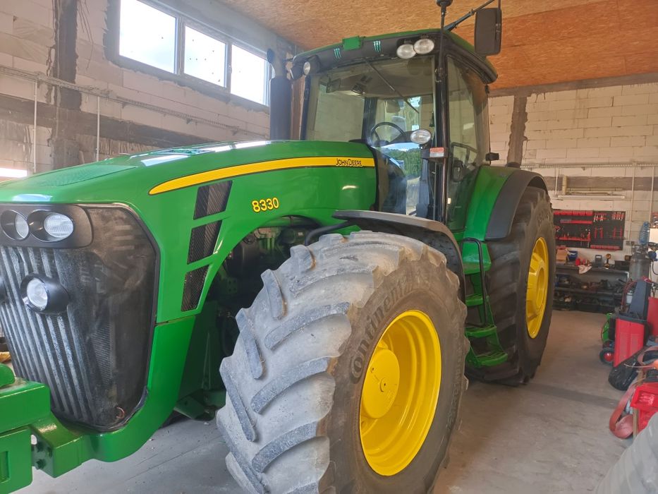 John Deere 8330 Zadbany
