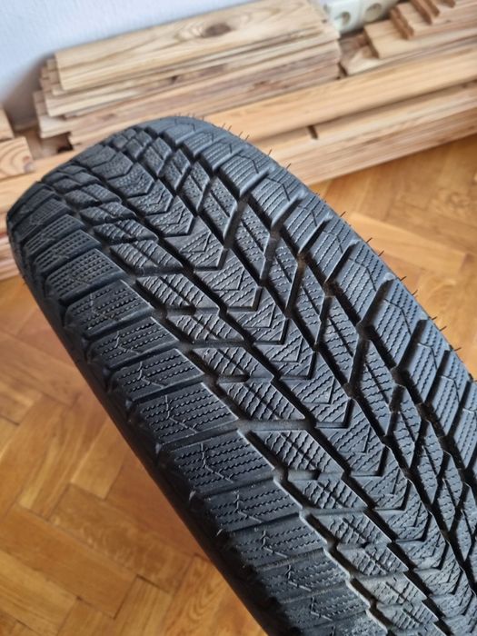Зимова гума Nexen 215/60R16