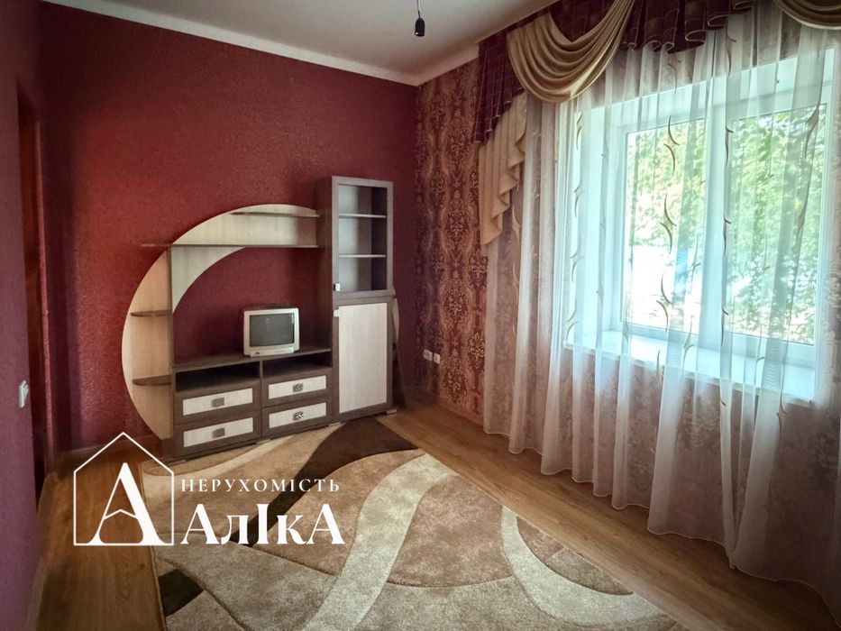Продам два чудових будинки з ремонтом на одній території!