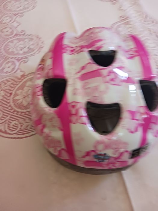 Capacete menina para andar de bicicleta ou trótinete com pouco uso