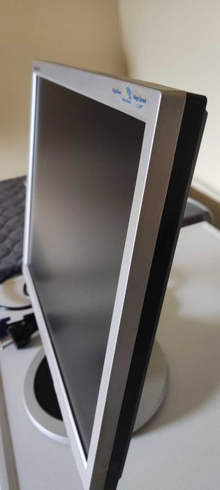 Monitor Samsung SyncMaster 710N – 17 polegadas (Impecável)