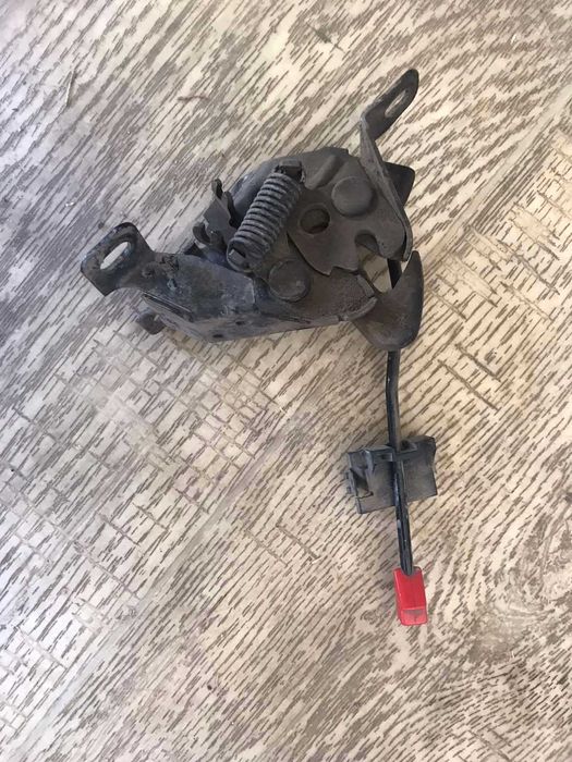 Замок капота Фольксваген Т-4 (оригинал)