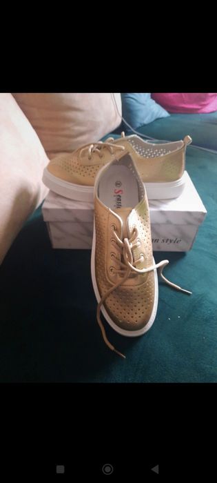 Sneakersy zlote ..