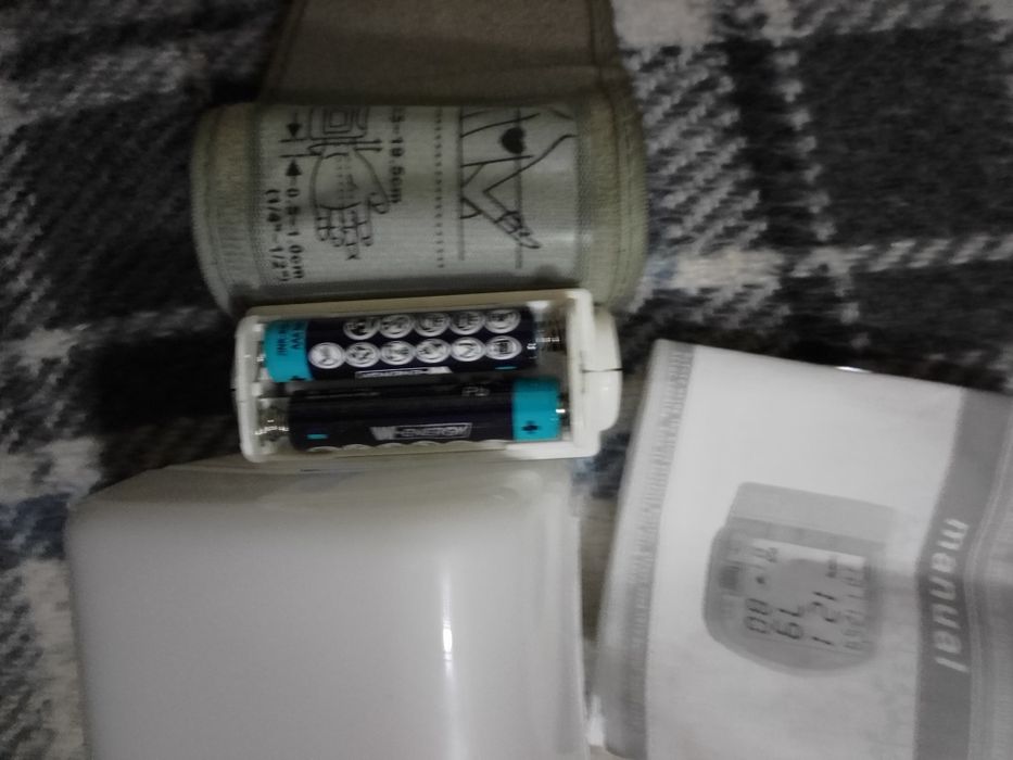 Продам  2 тонометра  на запястье