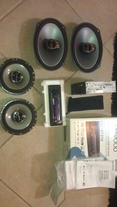 Radio Kenwood e colunas Alpine