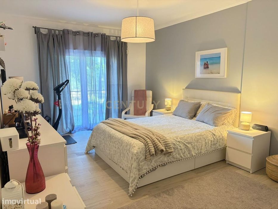 Apartamento T4 renovado | 175 m² | 3 varandas | Bairro do Liceu, Setúb