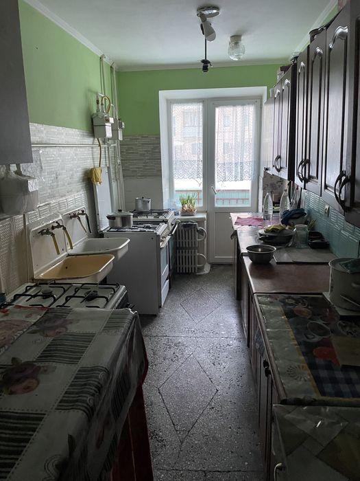 Кімната в гуртожитку не подалік макдоналдс