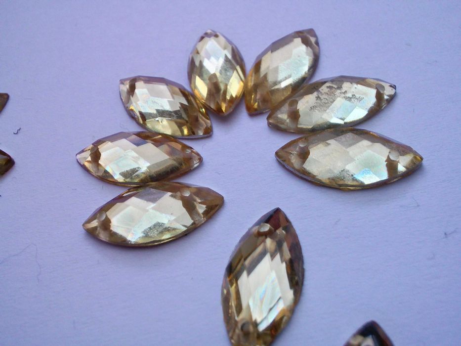 Kamienie akrylowe - złote kłoski, dł. 12 mm, szer. 7-8 mm, 120 sztuk