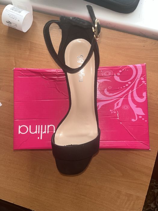 Продам босоножки стильные не подошёл розмер !