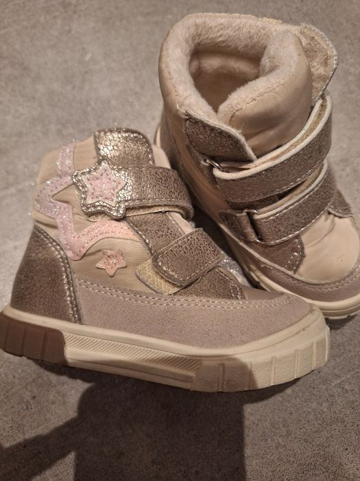 Piękne buciki dla małej księżniczki, r. 21