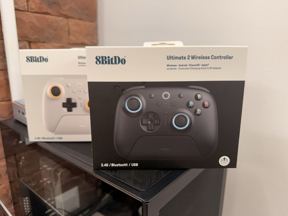 Геймпад 8BitDo Ultimate 2 черные и белые