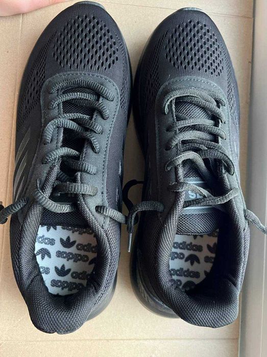 Кросівкі нові 25.5м