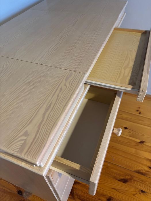 Niestandardowe biurko drewniane – rozkładane, solidne