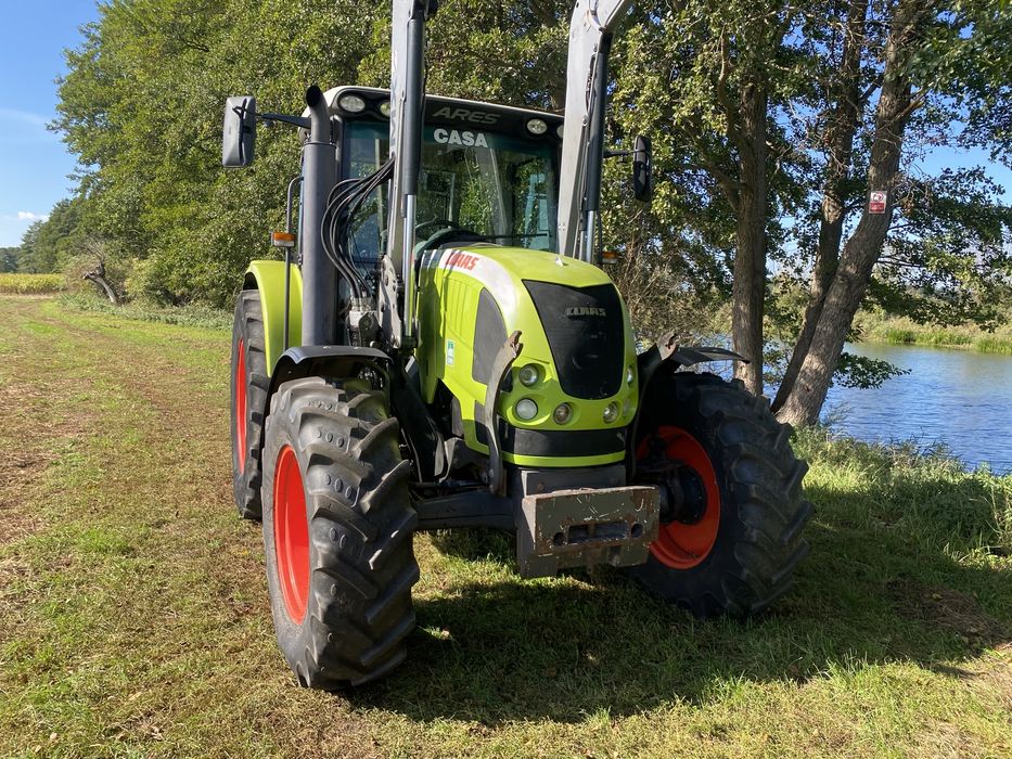 Traktor CLAAS ARES 557 ATZ . TUR . Sprowadzony