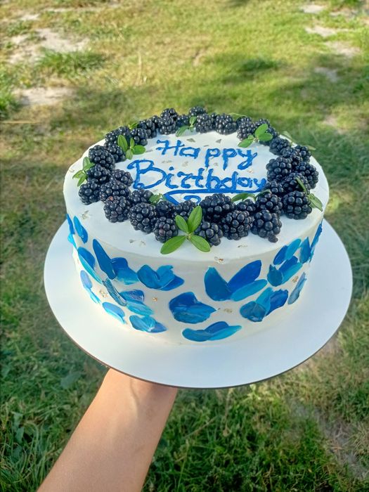 700грн                        Торти на  замовлення