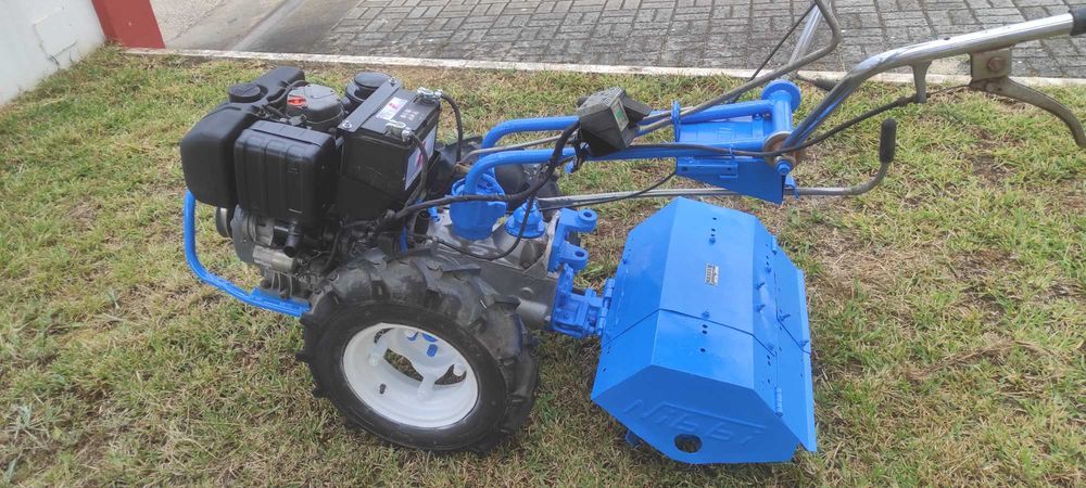Motocultivador Nibbi 10cv com motor de arranque