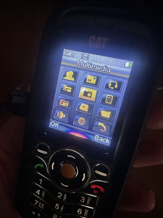 Oryginalne telefony CAT B25 w super stanie