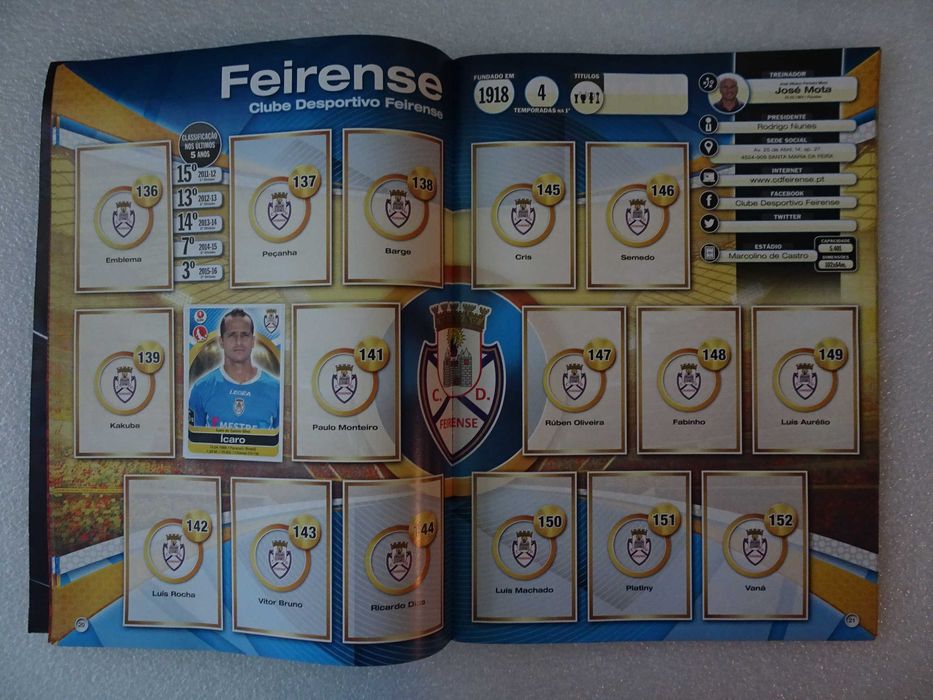 Caderneta de cromos de futebol - Futebol 2016-17 Panini (tem 4 cromos)