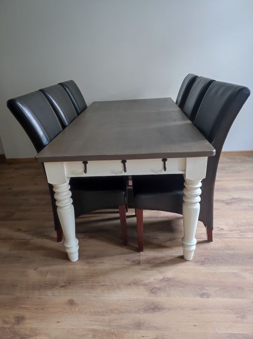 Duży drewniany stół w stylu prowansalskim i 6 krzeseł