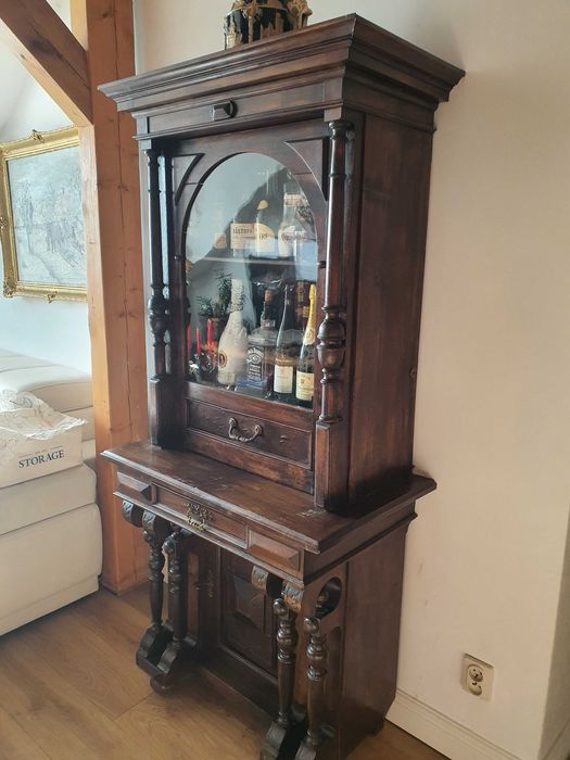 Stara szafka przerobiona na barek