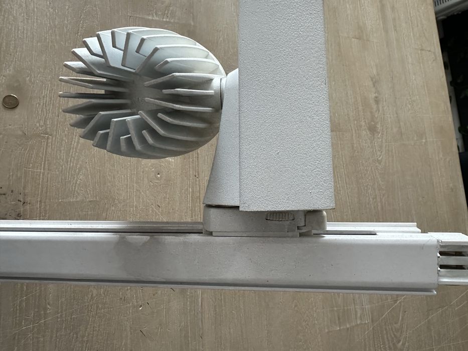 Oswietlenie szynowe z 5 lampami LED, reflektorami
