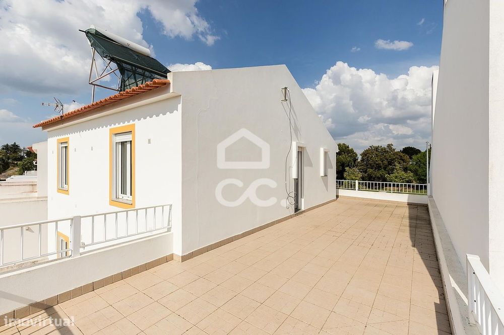 Moradia T3 c/ Quintal, Terraço e Garagem no Loteamento Quinta das Sesm